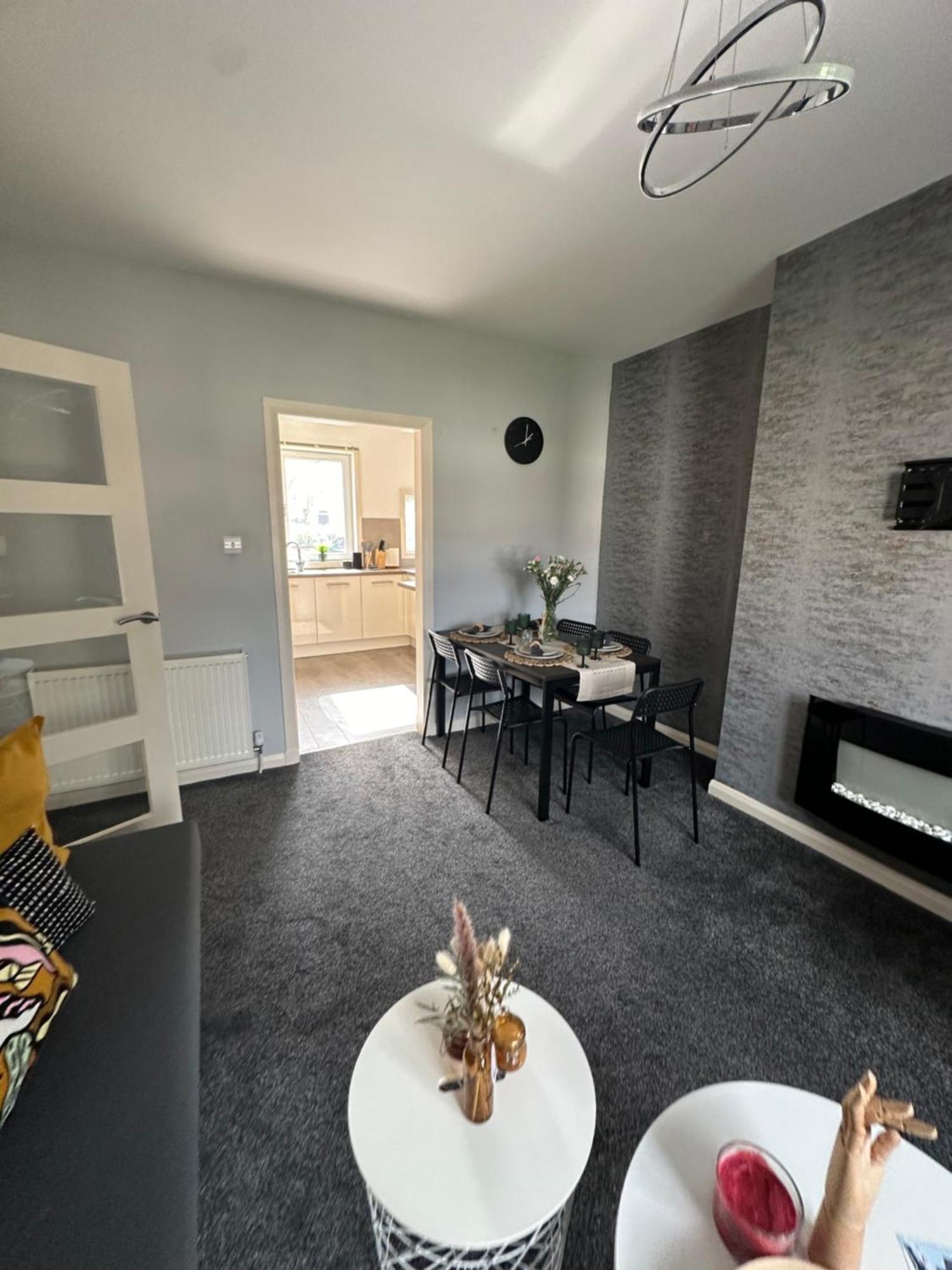 Glasgow Modern Style Home , Separate Entrance المظهر الخارجي الصورة