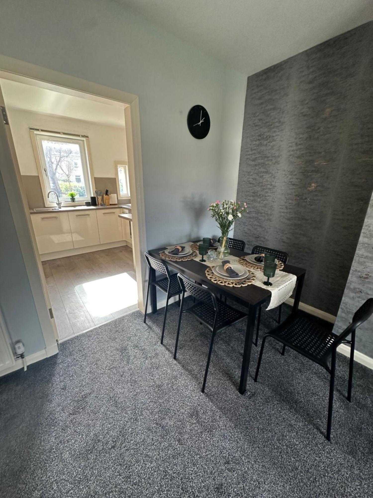 Glasgow Modern Style Home , Separate Entrance المظهر الخارجي الصورة